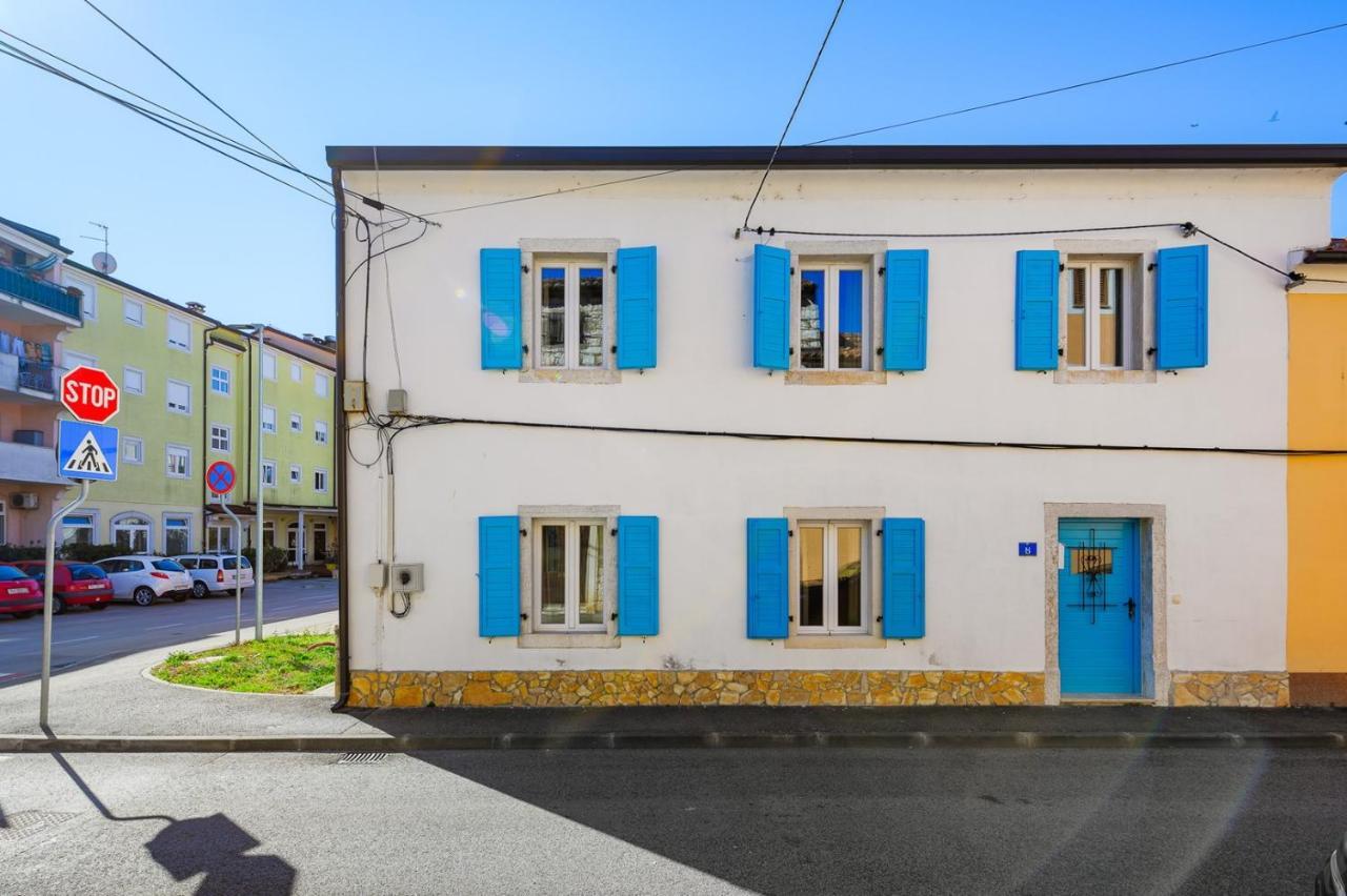 Center House With Apartments Umag Exterior photo